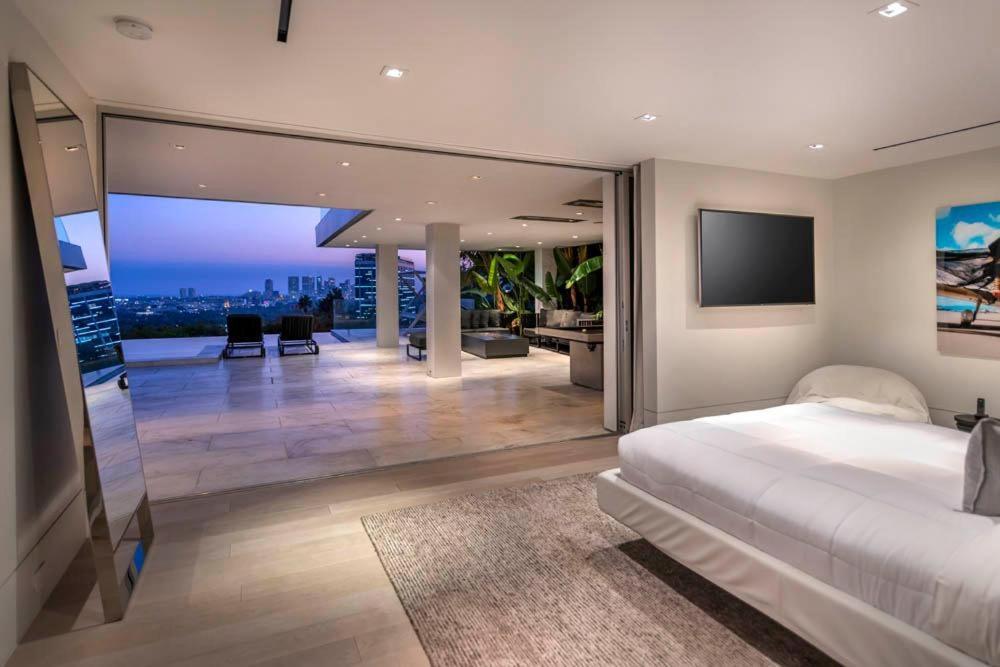 St Ives Modern Los Angeles